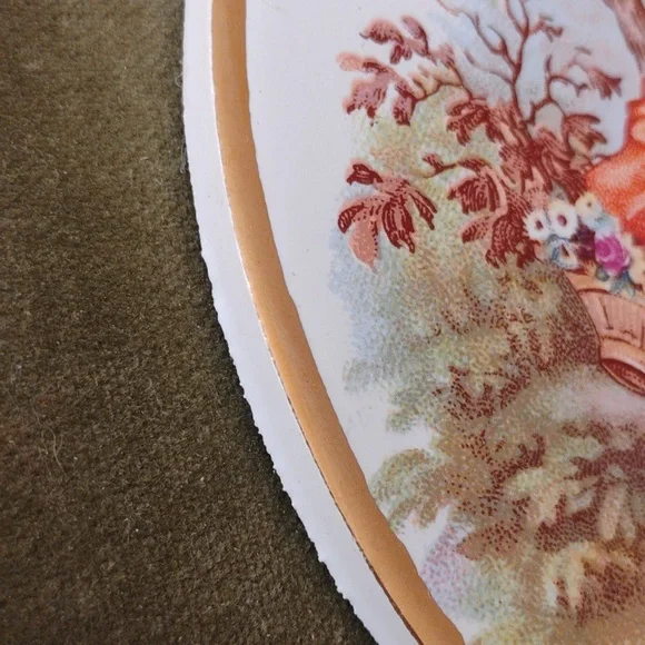 VTG French Provincial style Porcelain Plate frames Set Of 2